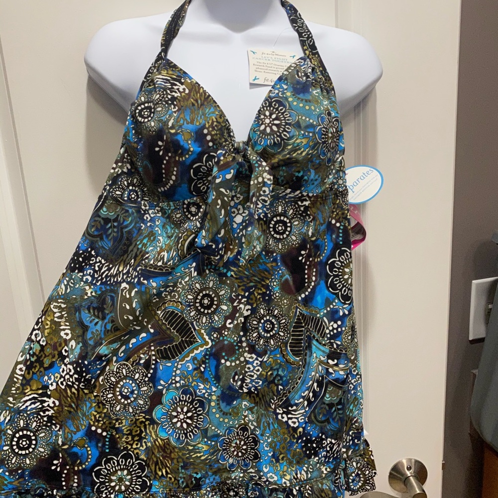 Fit4u NWT. Halter tankini sz14
